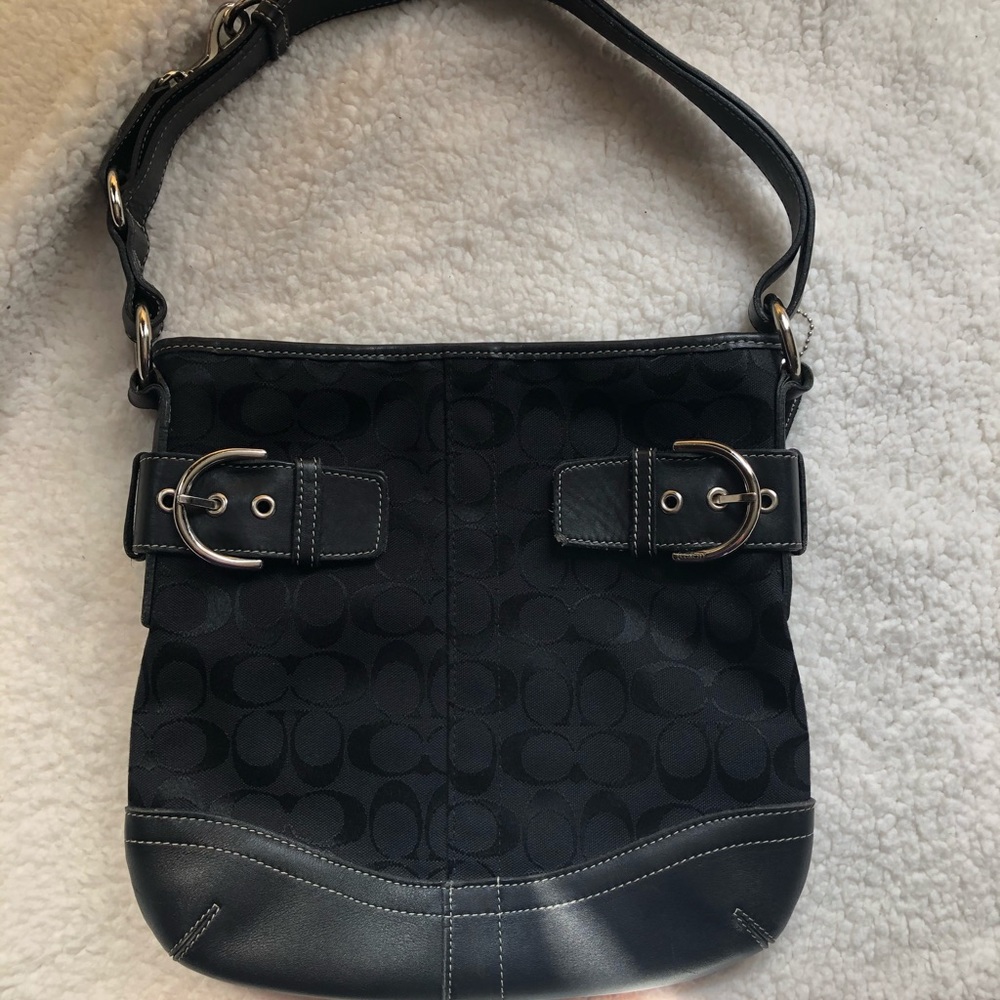 💯authentic Coach signature shoulder bag